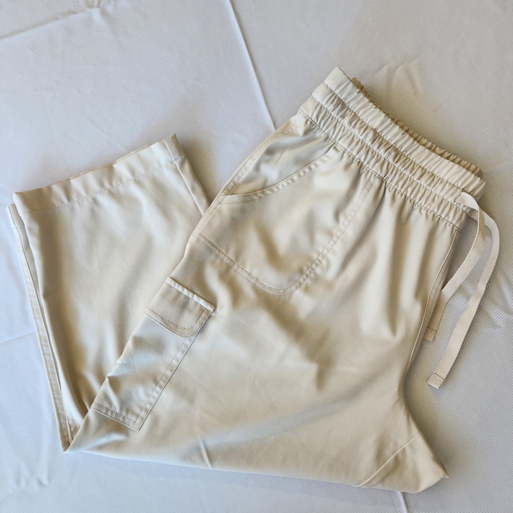 St. John's Bay Cream Capris with Elastic Waistband Size L